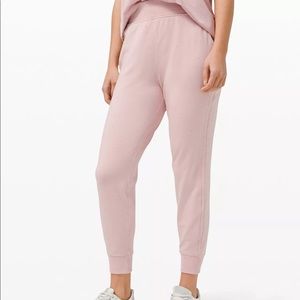 Lululemon LA warm down jogger